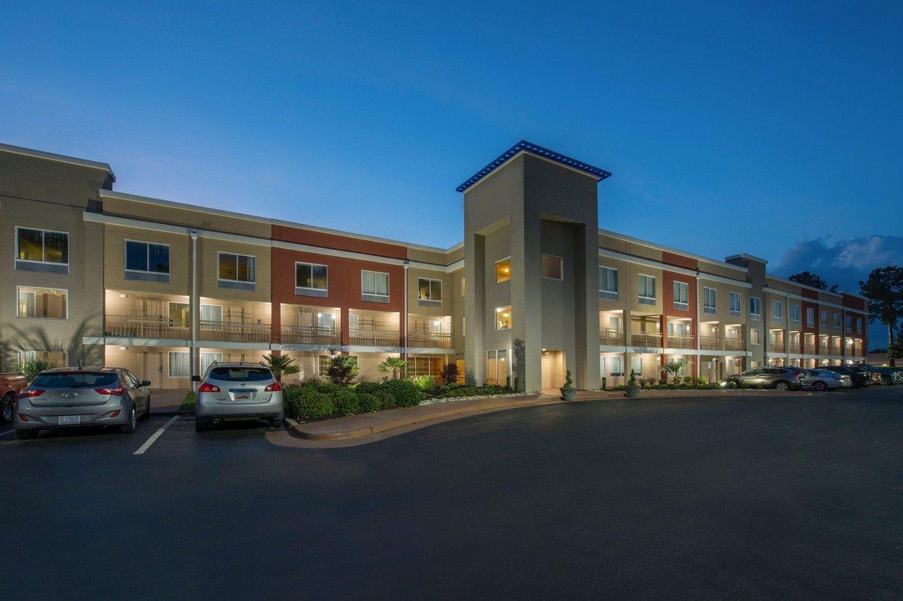 Days Inn By Wyndham Florence Near Civic Center Экстерьер фото