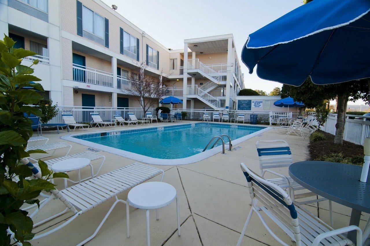Days Inn By Wyndham Florence Near Civic Center Экстерьер фото