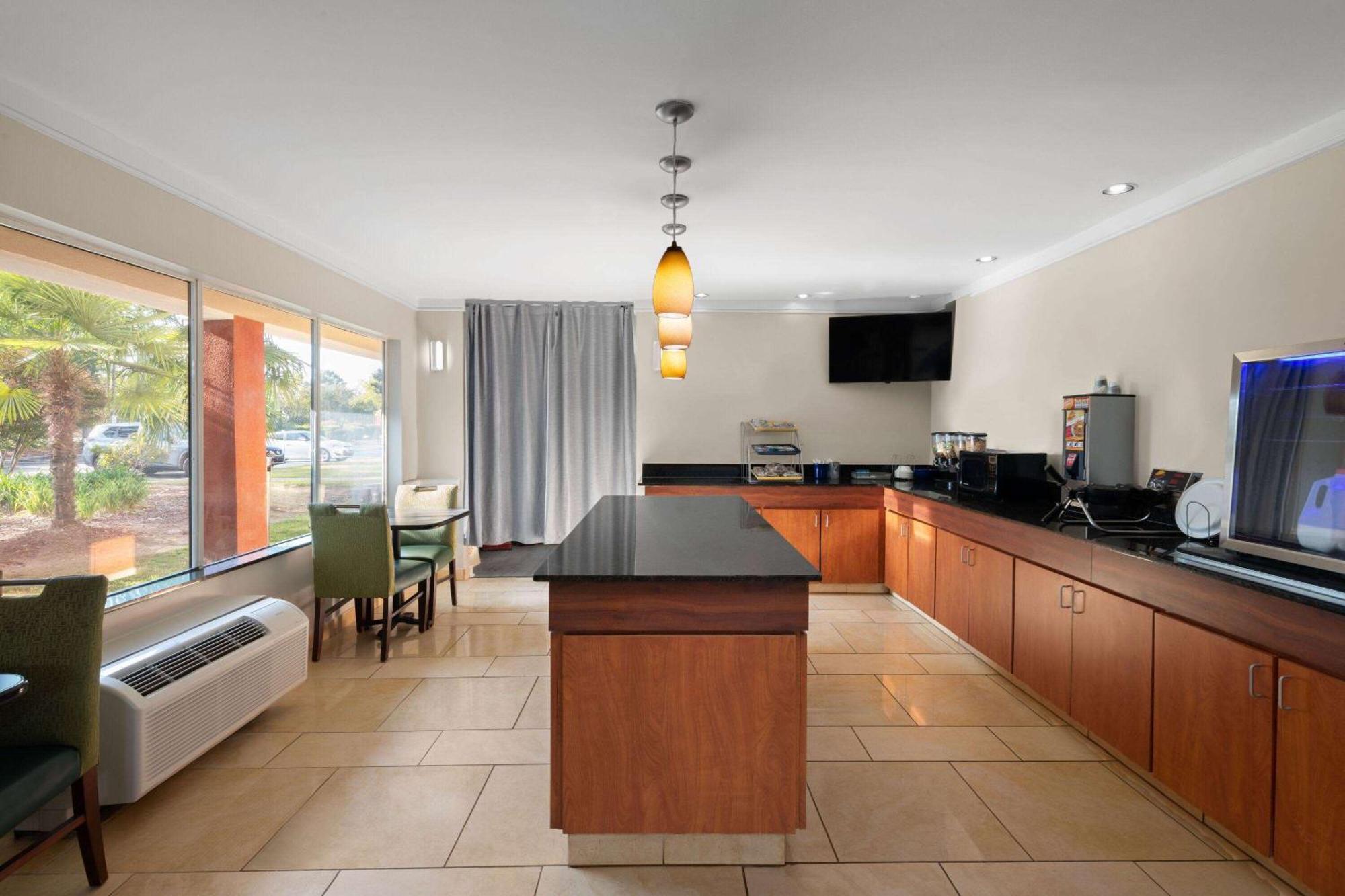 Days Inn By Wyndham Florence Near Civic Center Экстерьер фото