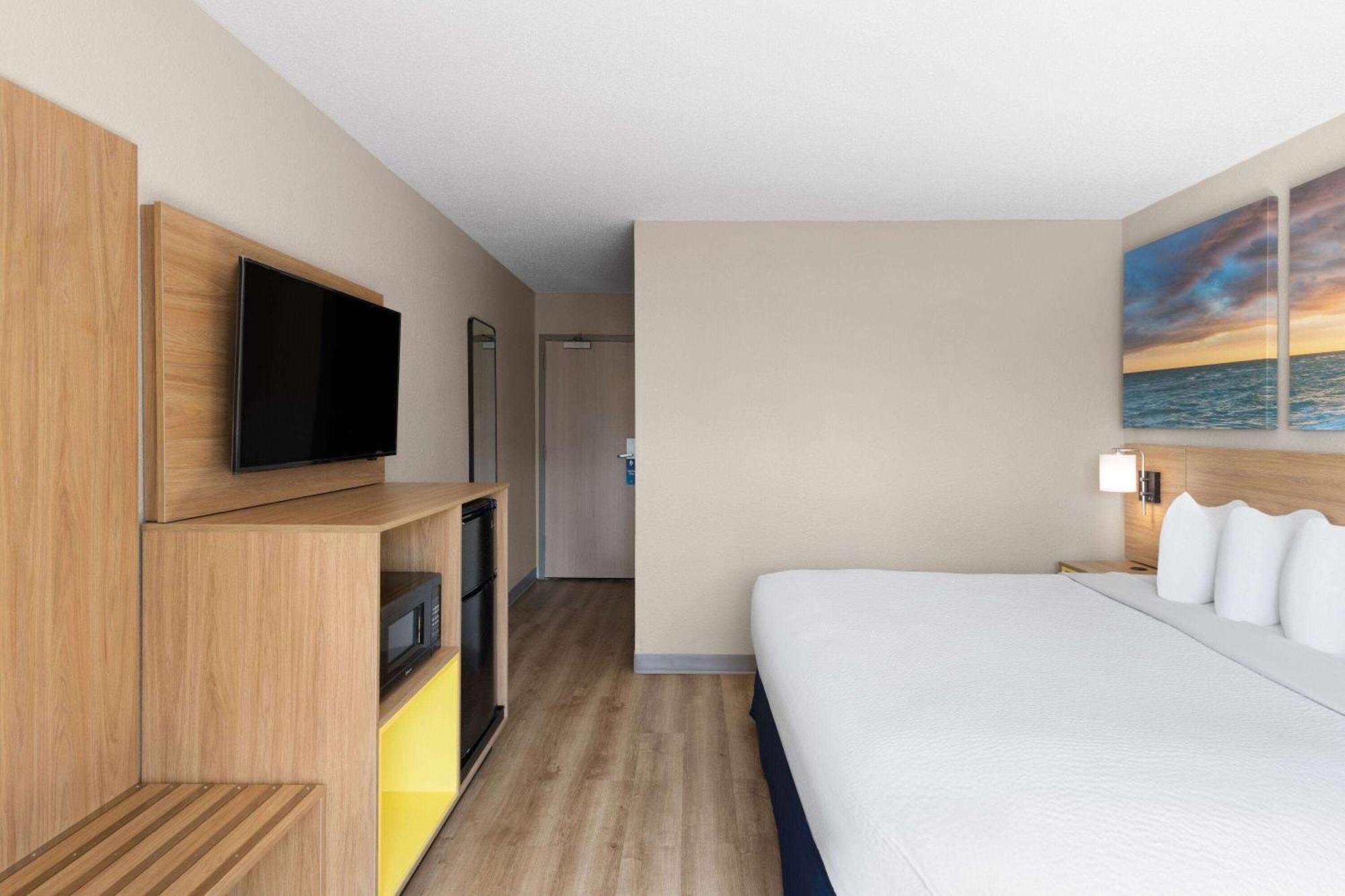Days Inn By Wyndham Florence Near Civic Center Экстерьер фото