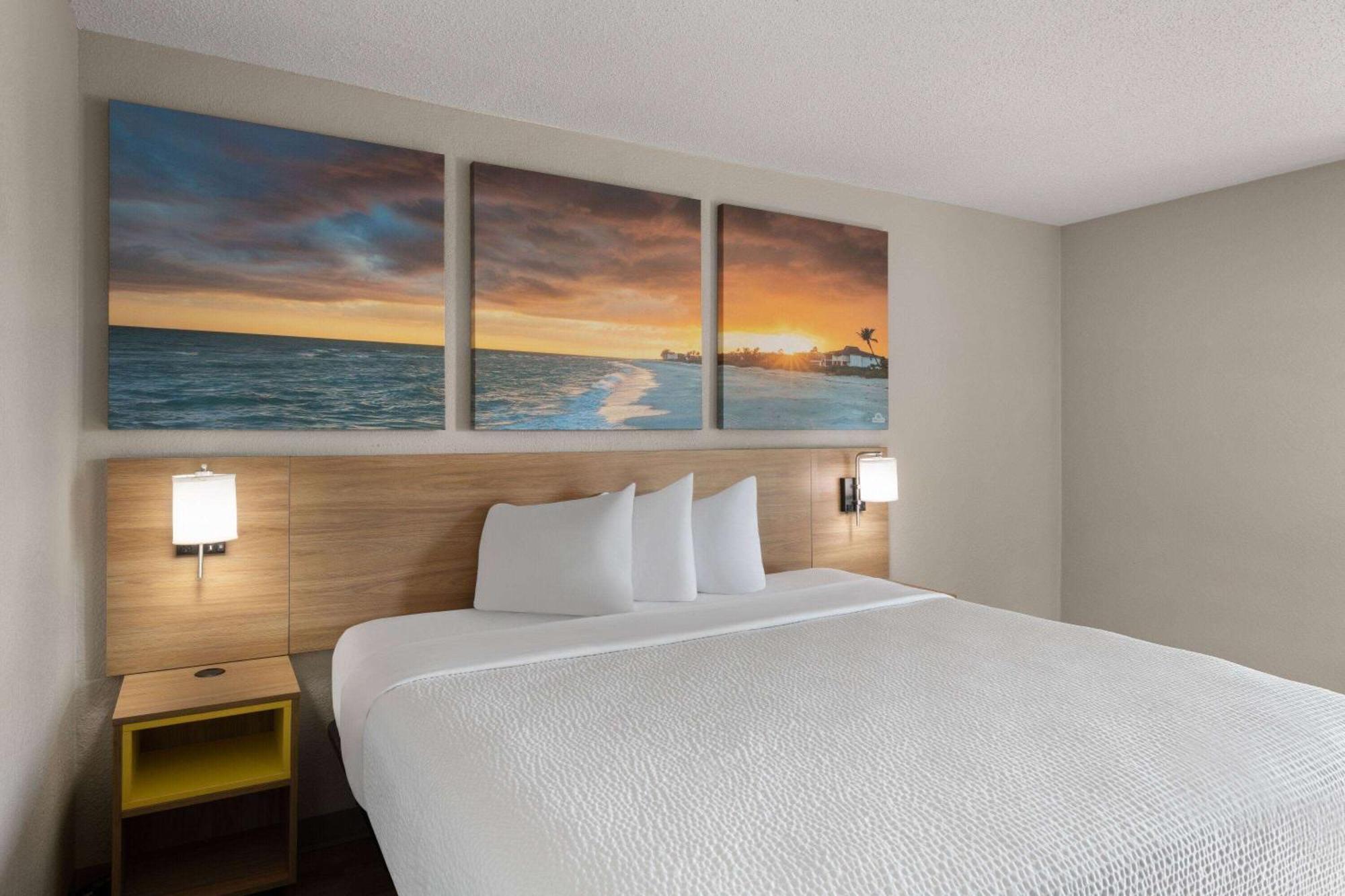 Days Inn By Wyndham Florence Near Civic Center Экстерьер фото