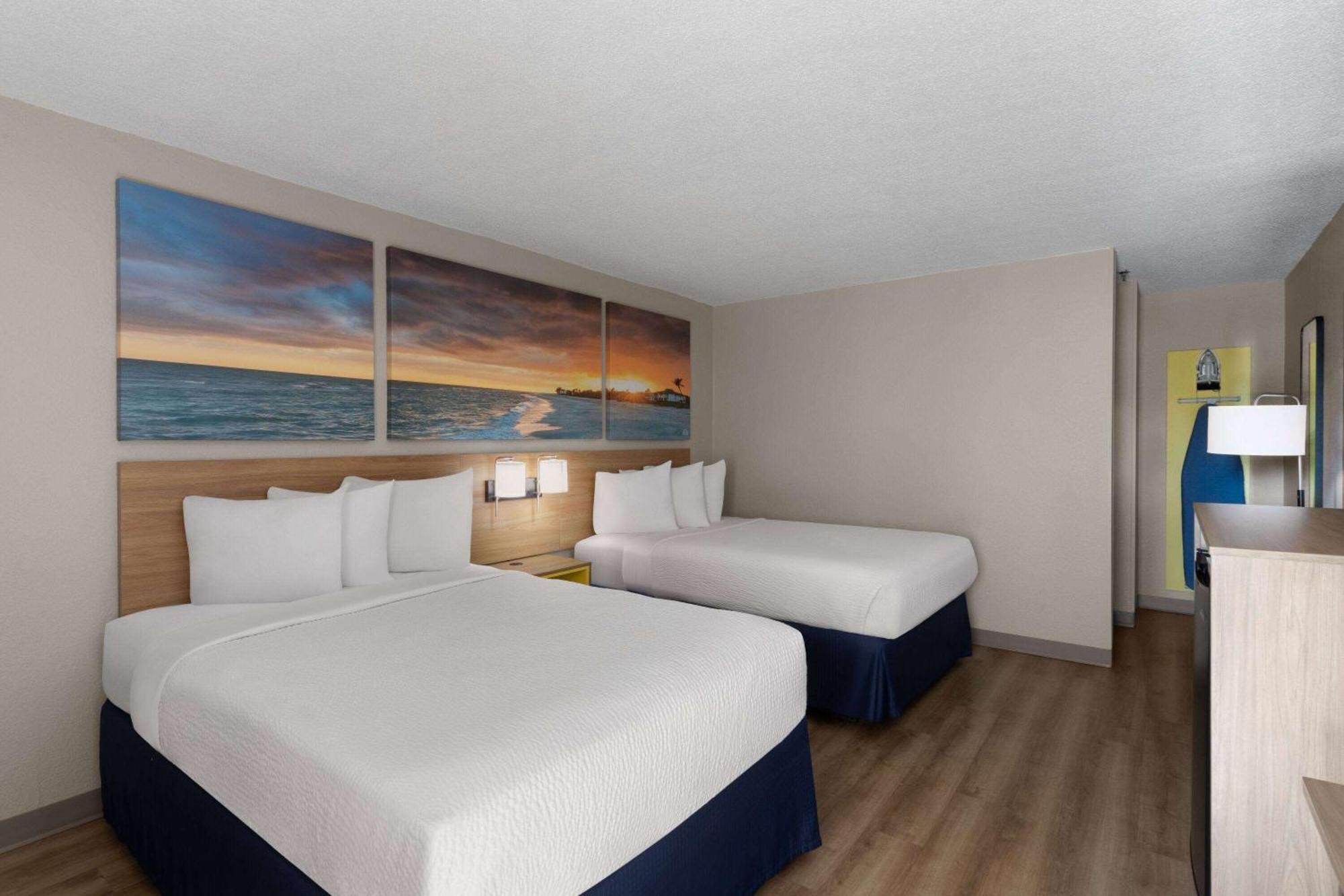 Days Inn By Wyndham Florence Near Civic Center Экстерьер фото