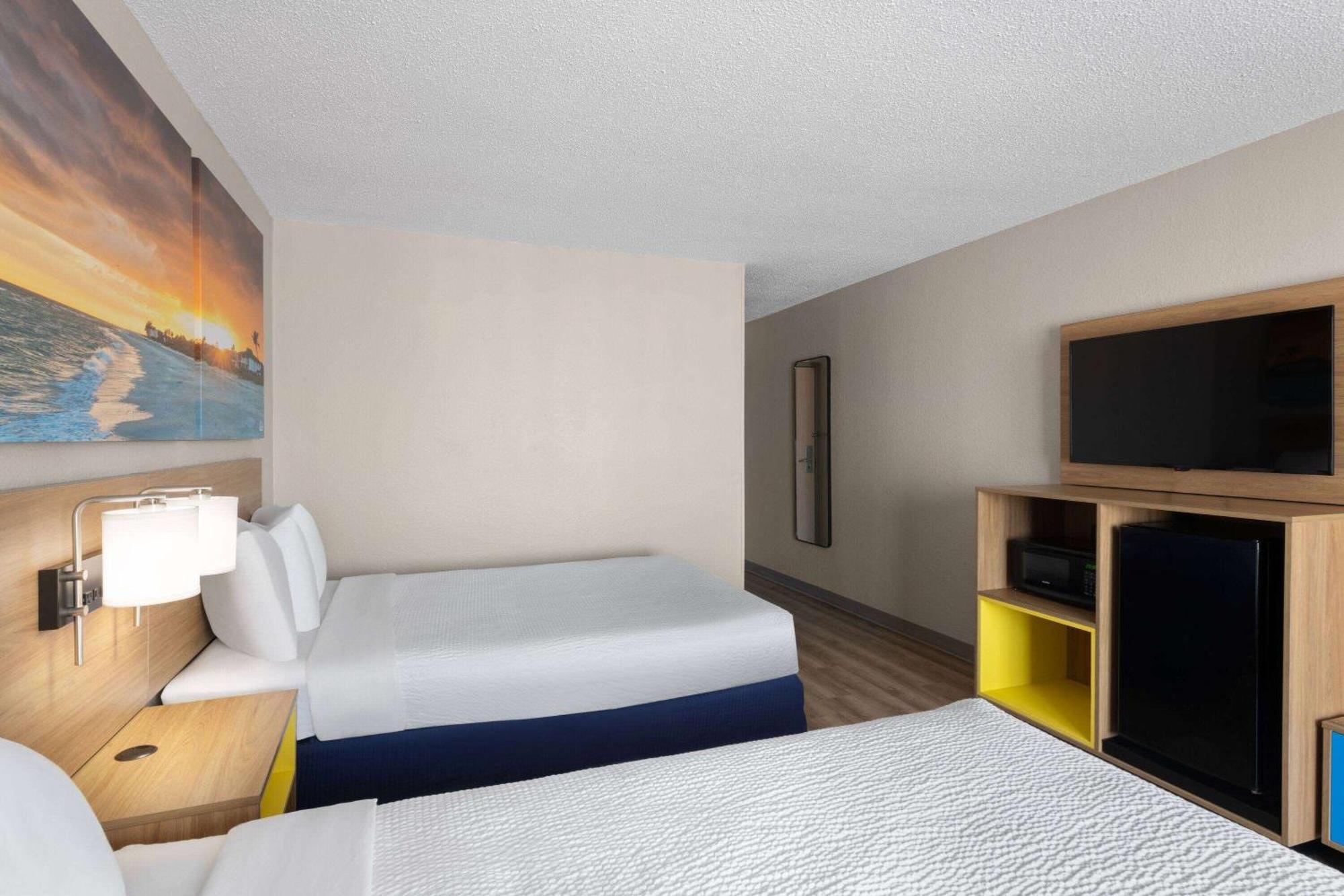 Days Inn By Wyndham Florence Near Civic Center Экстерьер фото