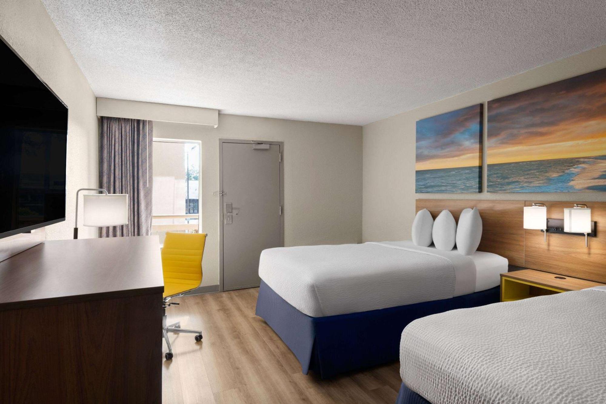 Days Inn By Wyndham Florence Near Civic Center Экстерьер фото