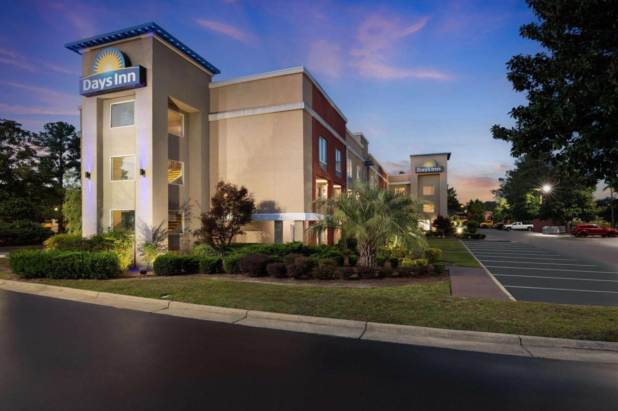 Days Inn By Wyndham Florence Near Civic Center Экстерьер фото