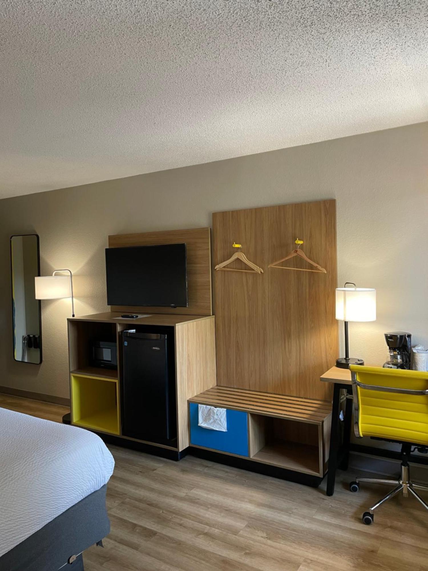 Days Inn By Wyndham Florence Near Civic Center Экстерьер фото