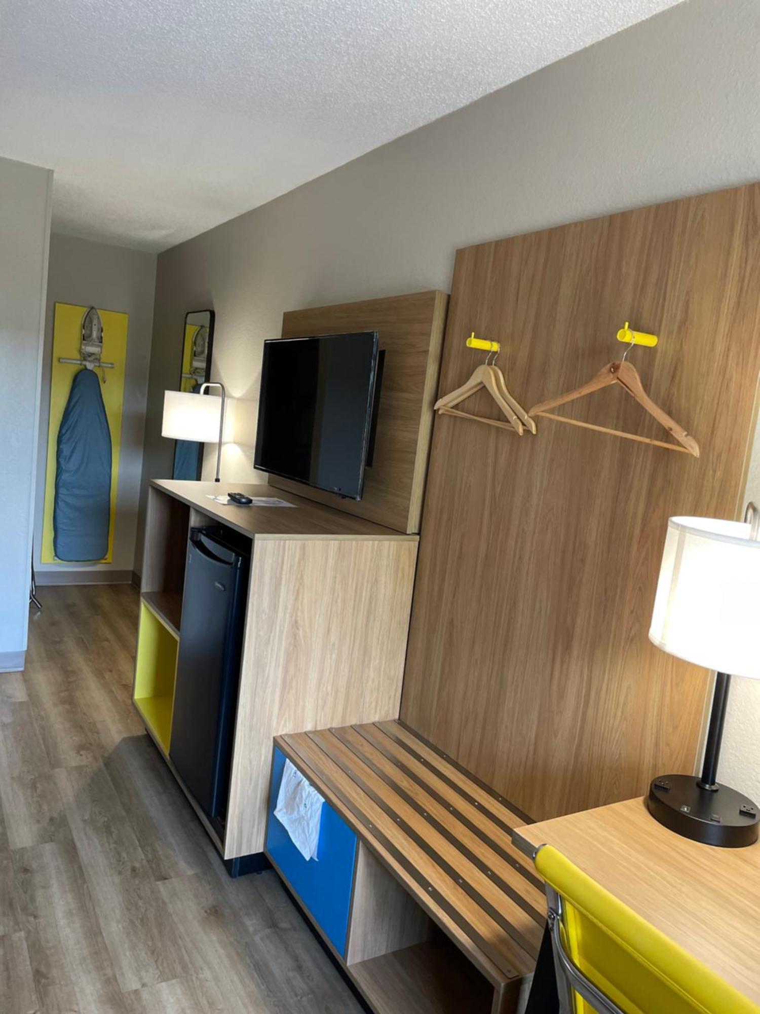 Days Inn By Wyndham Florence Near Civic Center Экстерьер фото