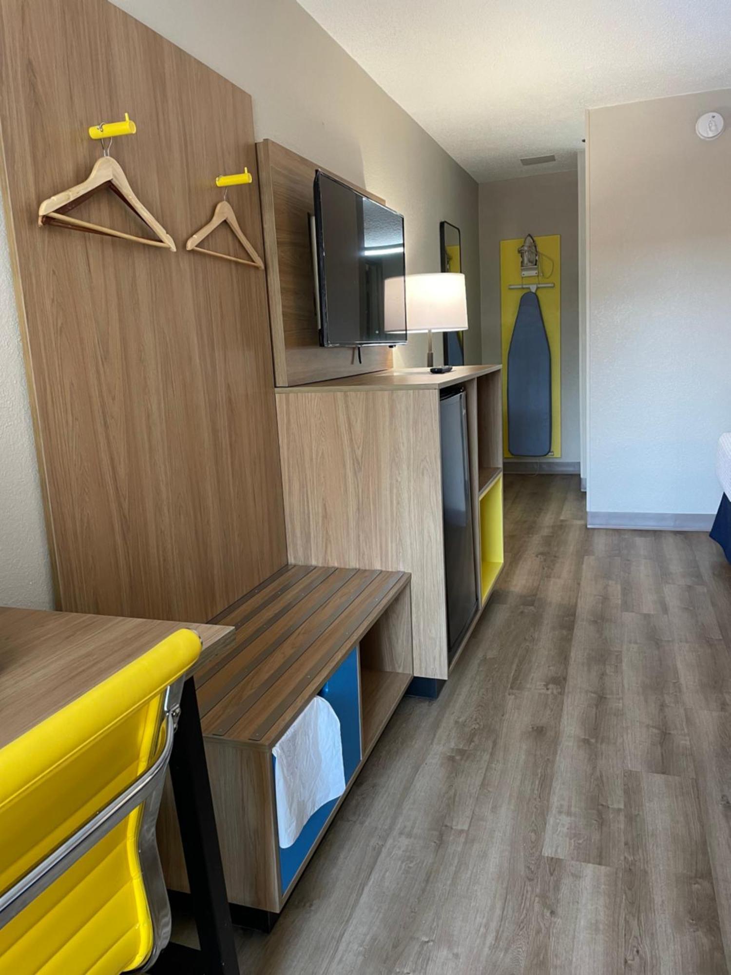 Days Inn By Wyndham Florence Near Civic Center Экстерьер фото
