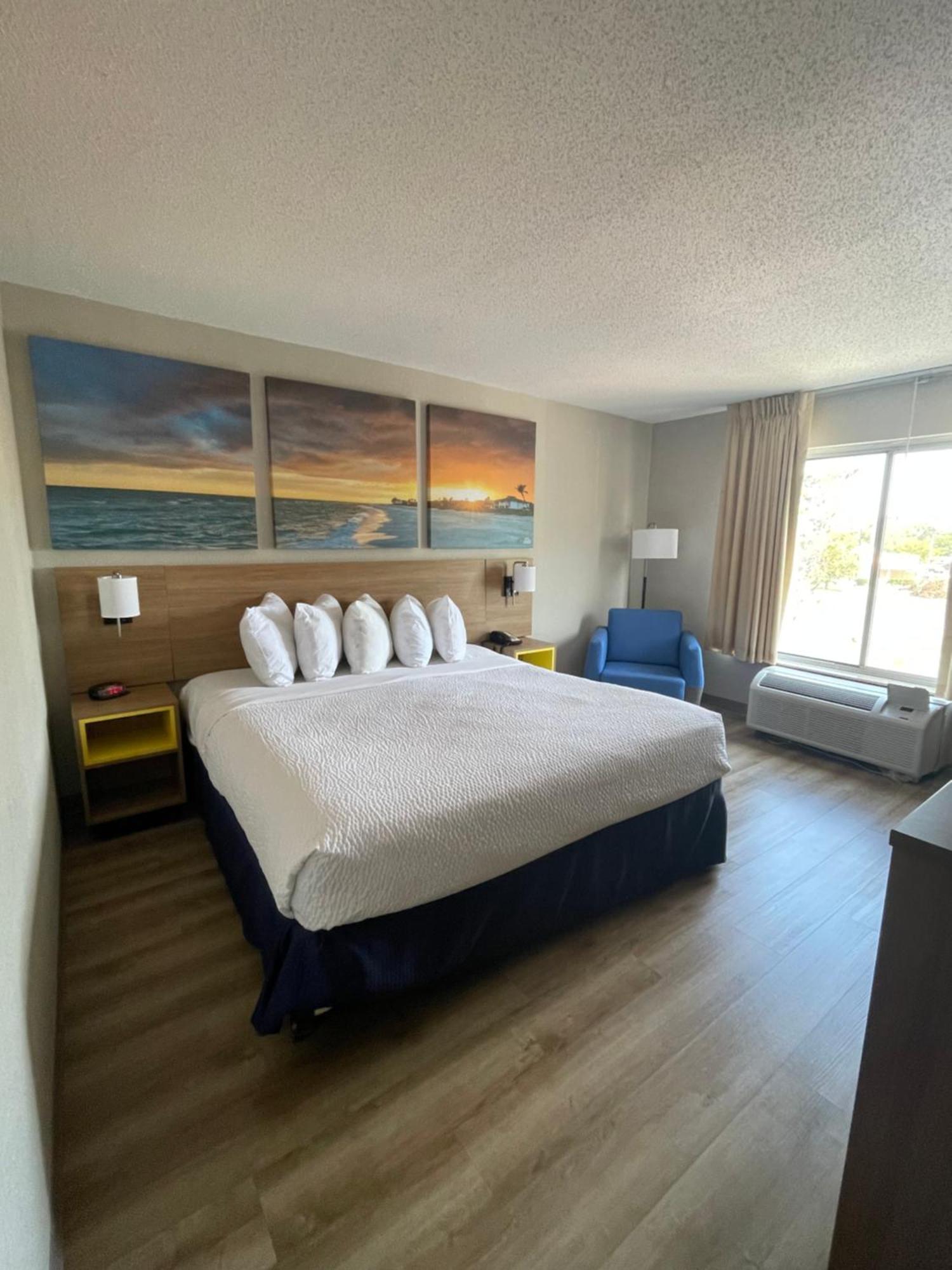 Days Inn By Wyndham Florence Near Civic Center Экстерьер фото
