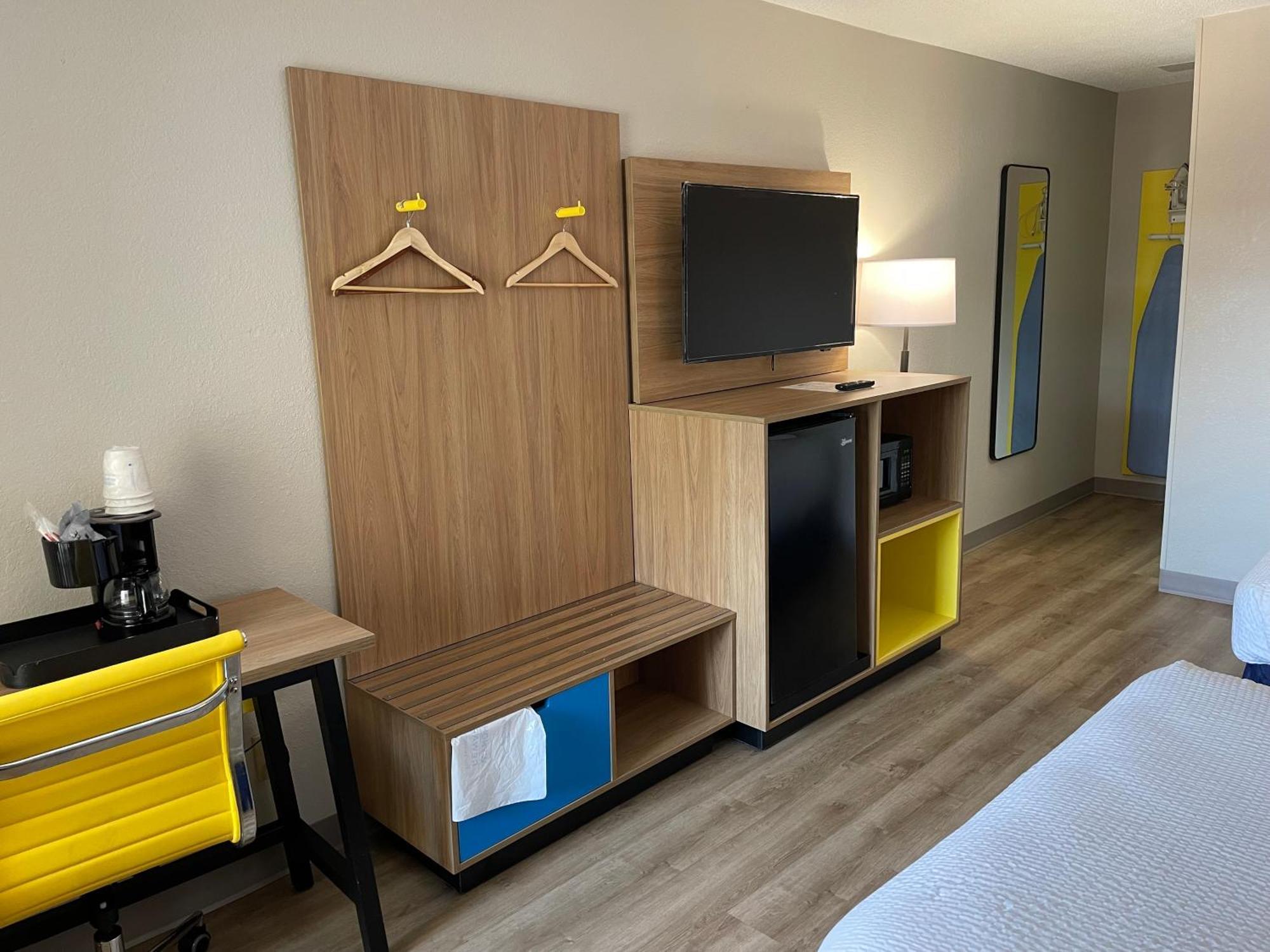 Days Inn By Wyndham Florence Near Civic Center Экстерьер фото