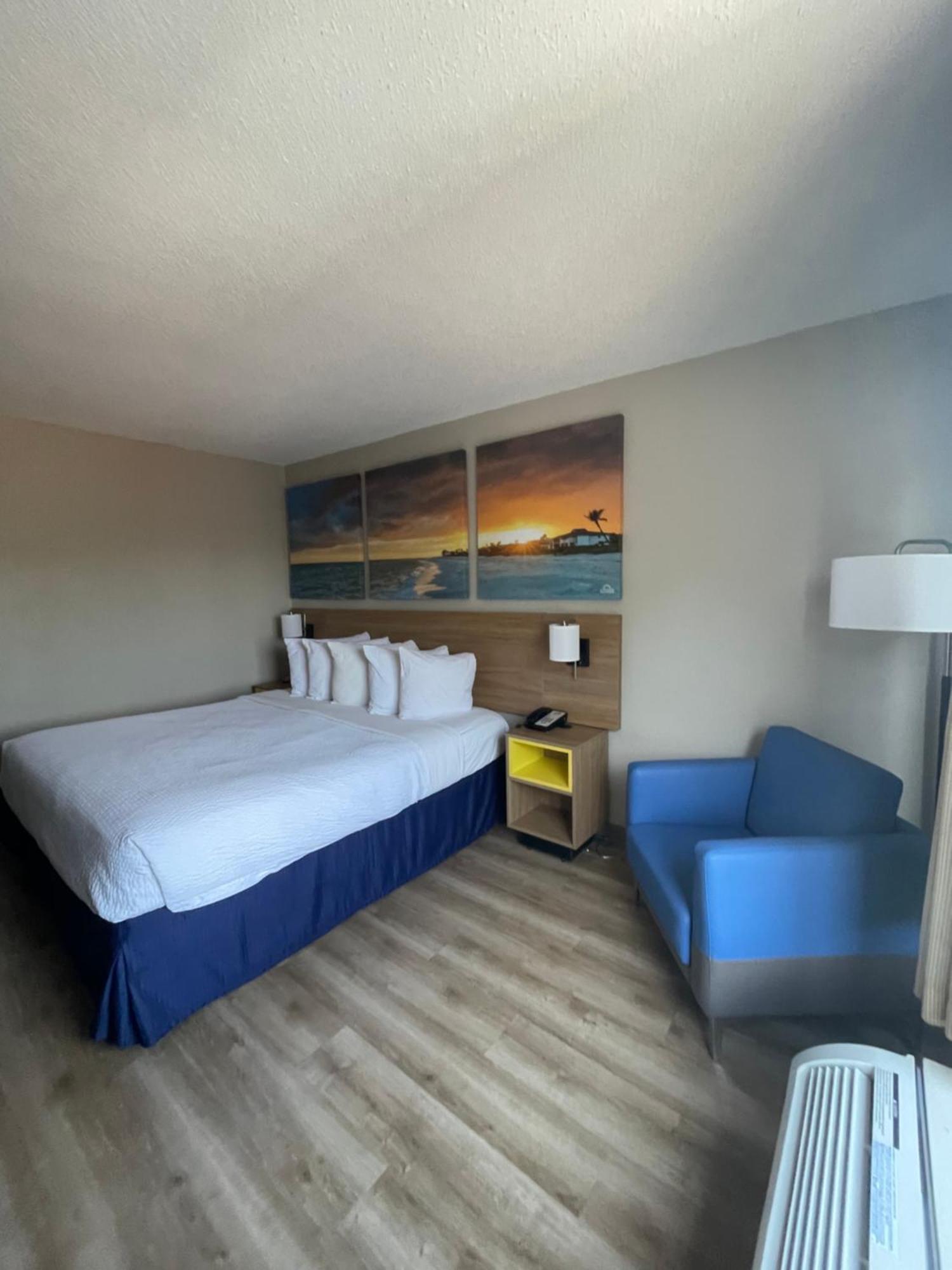 Days Inn By Wyndham Florence Near Civic Center Экстерьер фото
