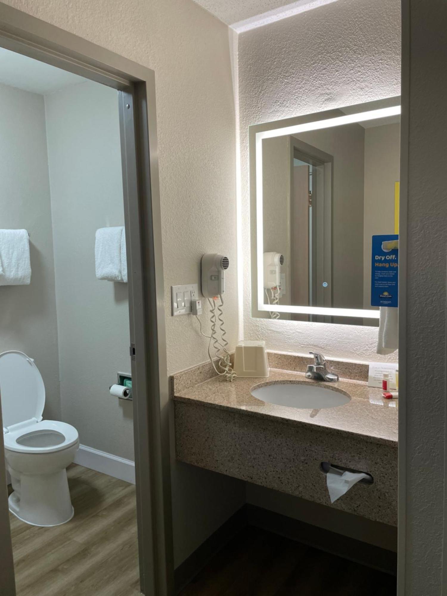 Days Inn By Wyndham Florence Near Civic Center Экстерьер фото