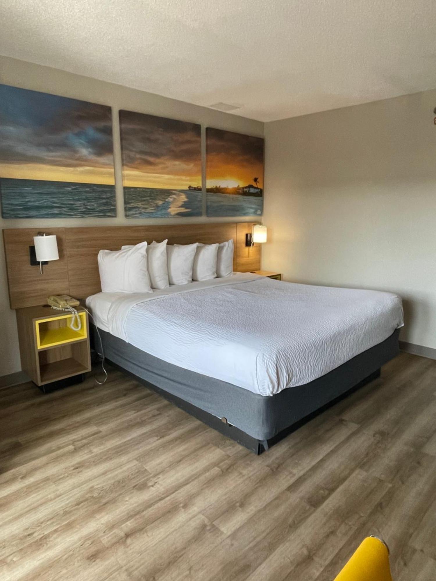 Days Inn By Wyndham Florence Near Civic Center Экстерьер фото