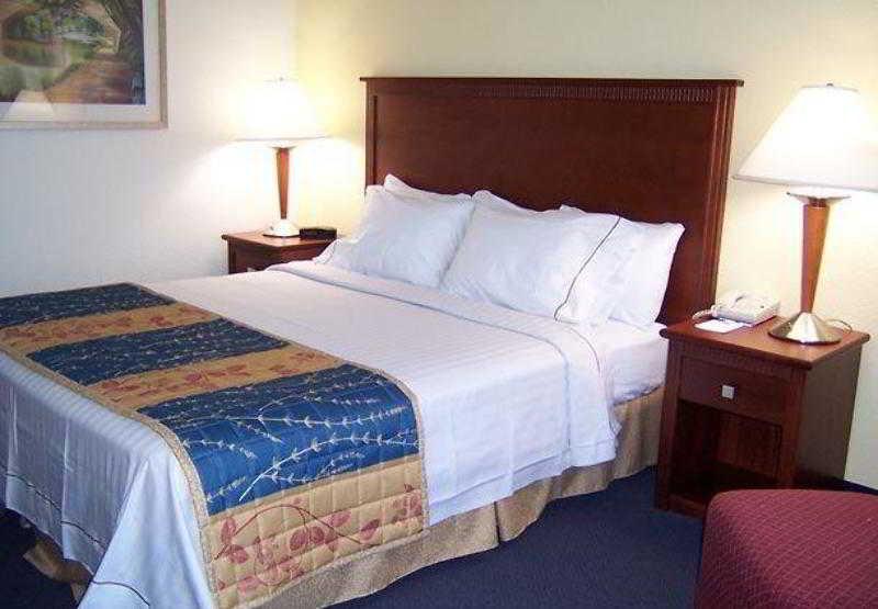 Days Inn By Wyndham Florence Near Civic Center Номер фото